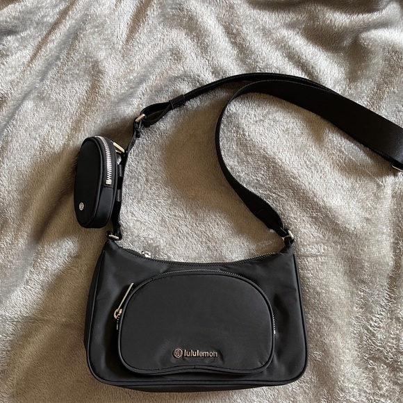 Lululemon Crossbody Bag with Nano Pouch 2L Black - Picture 4 of 10